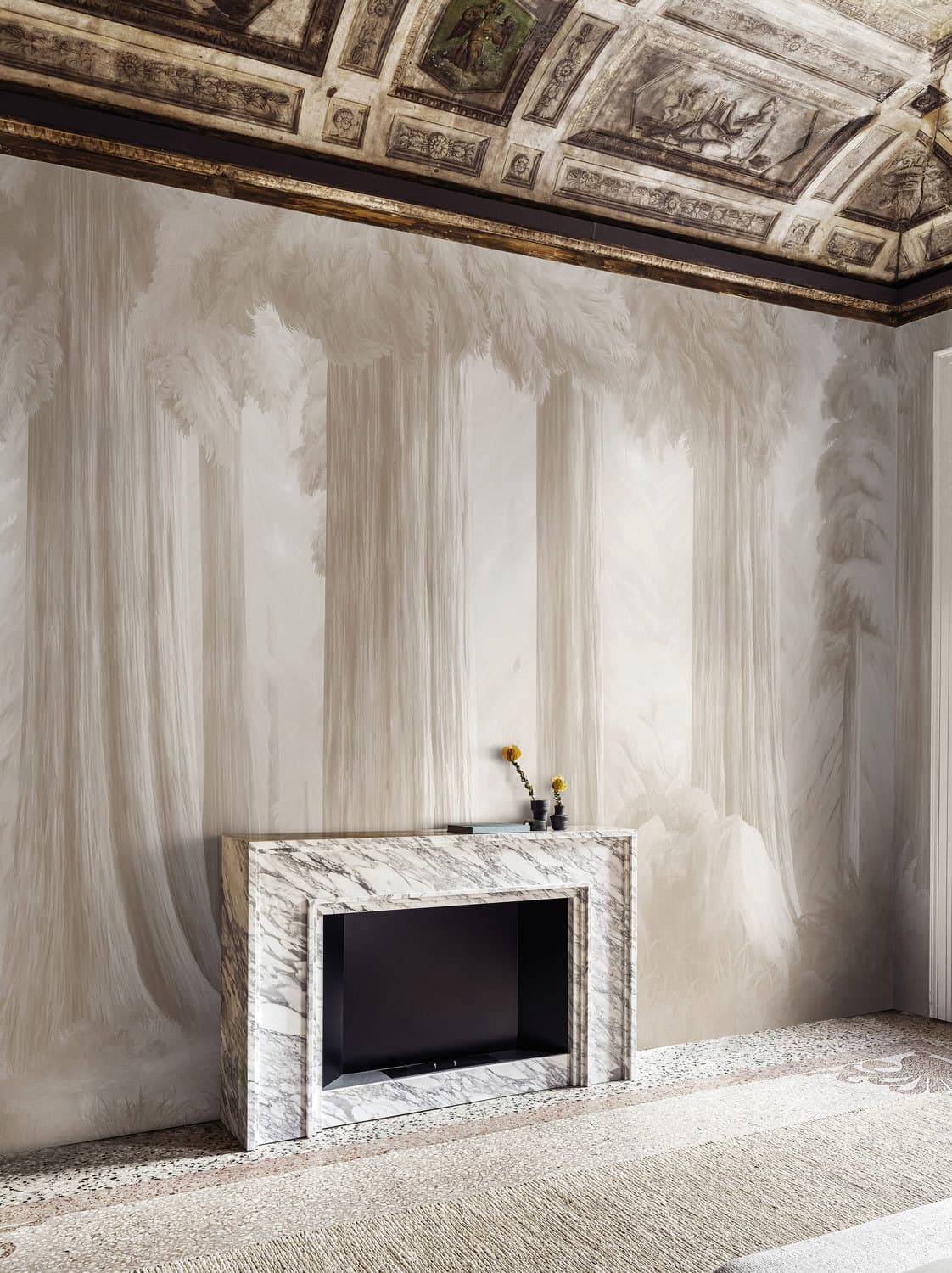 La Forêt Éternelle in a room