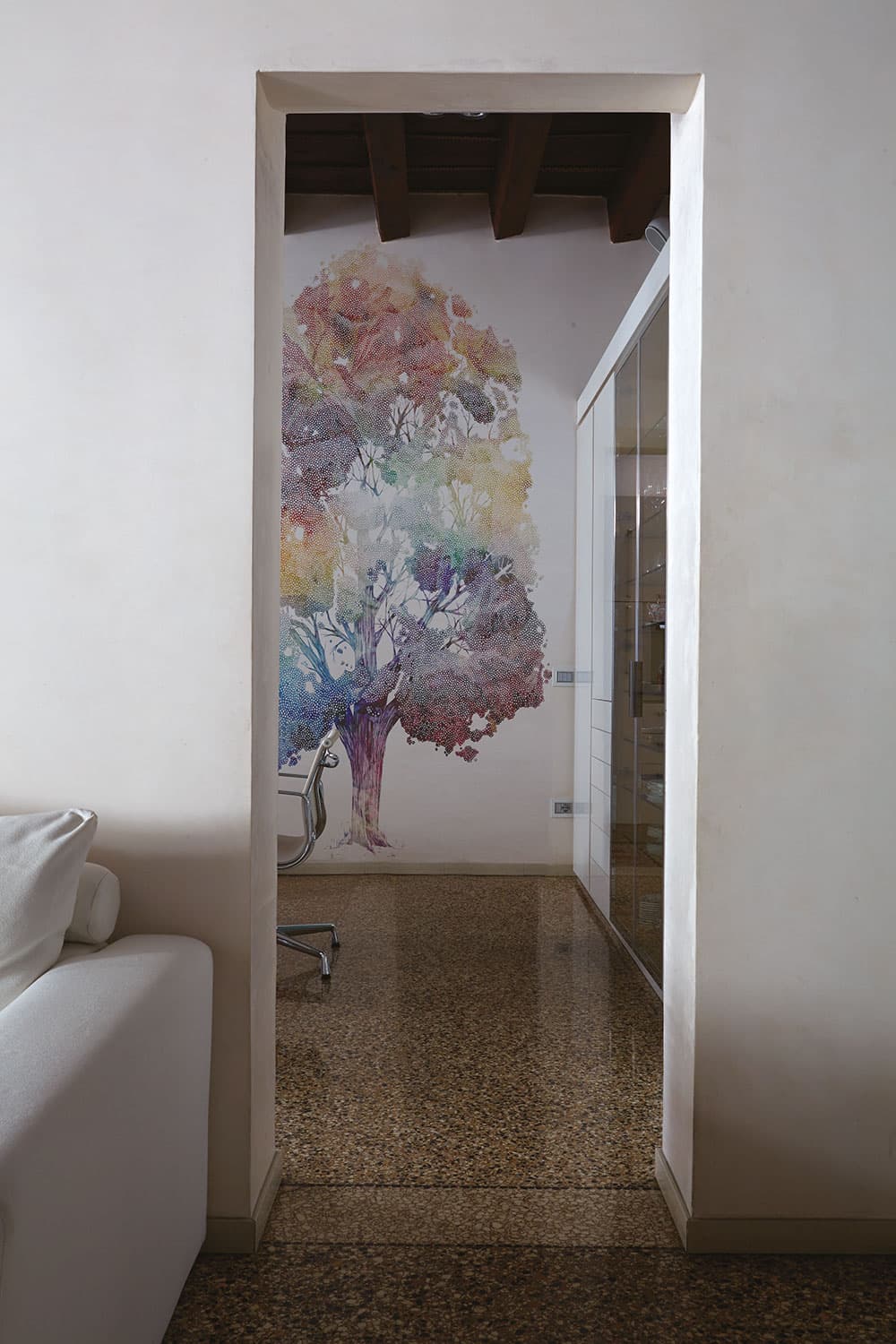 Suzee by LondonArt, in a room