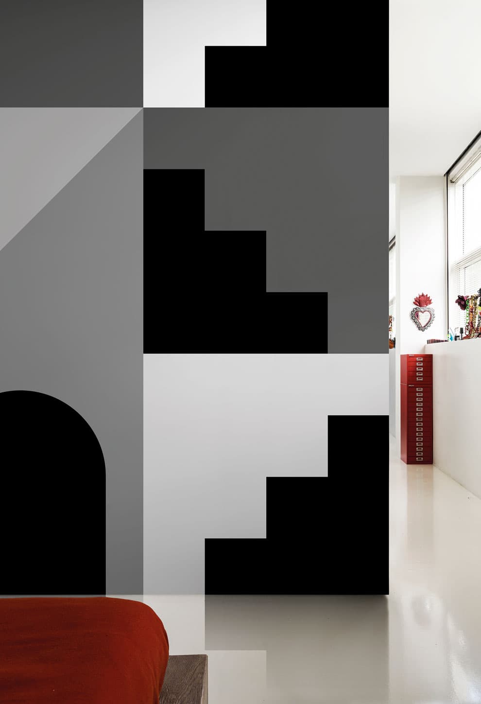 Gradino in a room