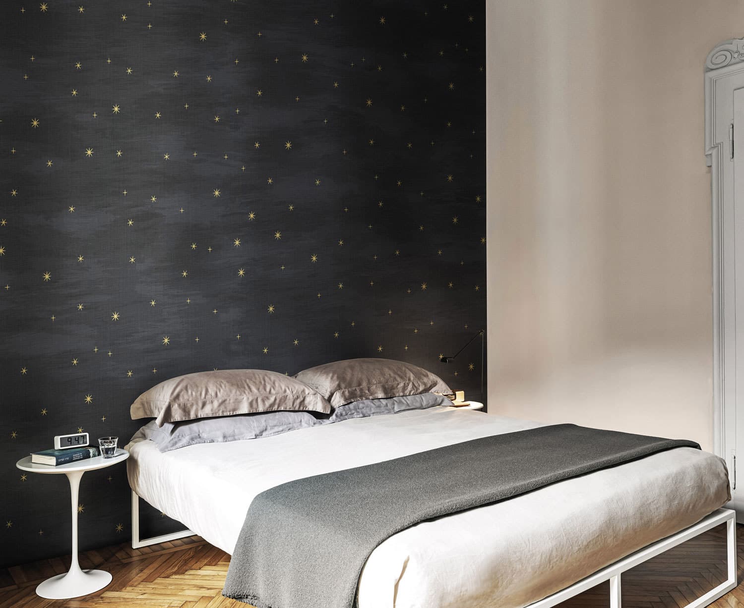Les étoiles in a room