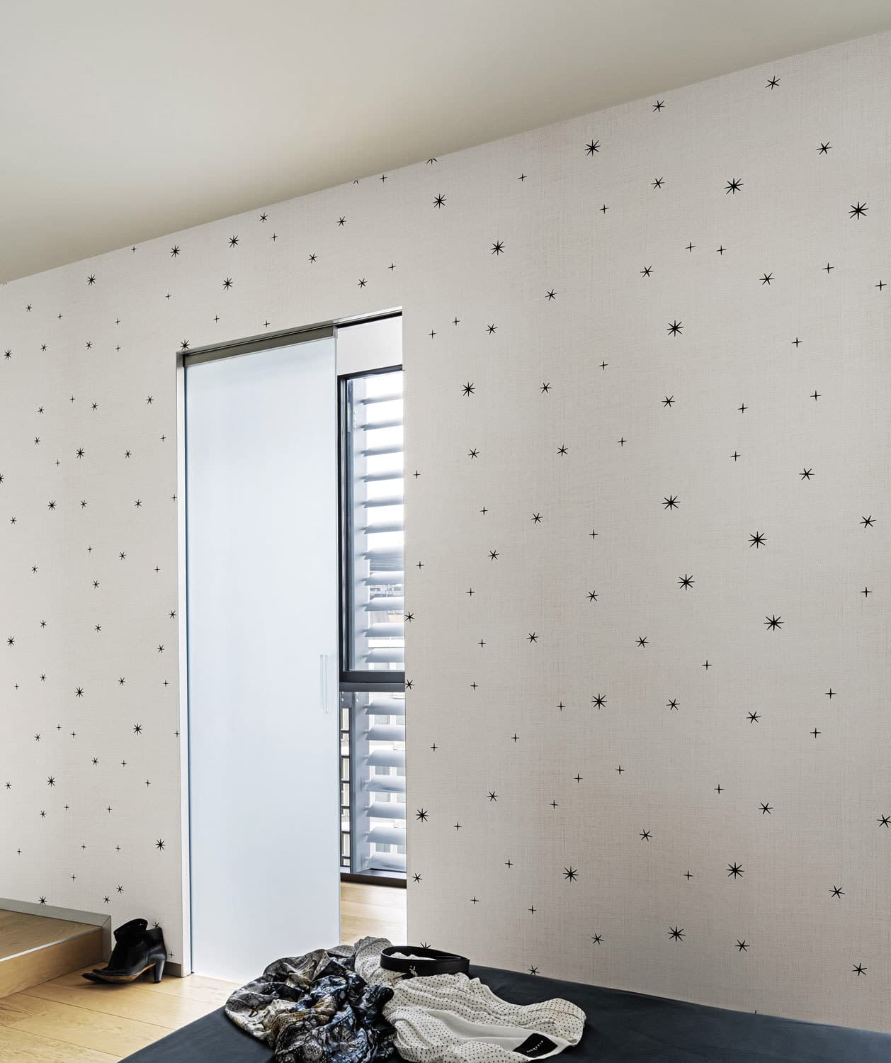 Les étoiles in a room