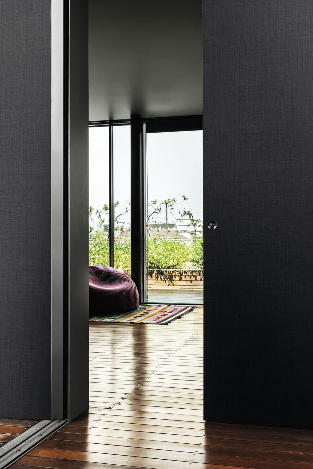 Barcelona wallpaper, room scene 2
