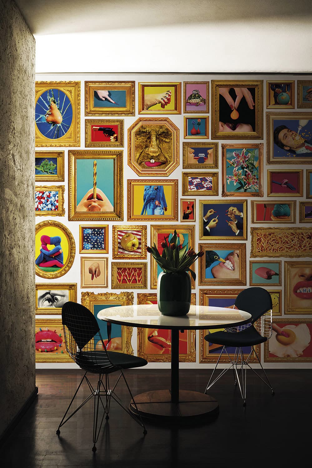 FAMILY PORTRAIT wallpaper, room scene 2