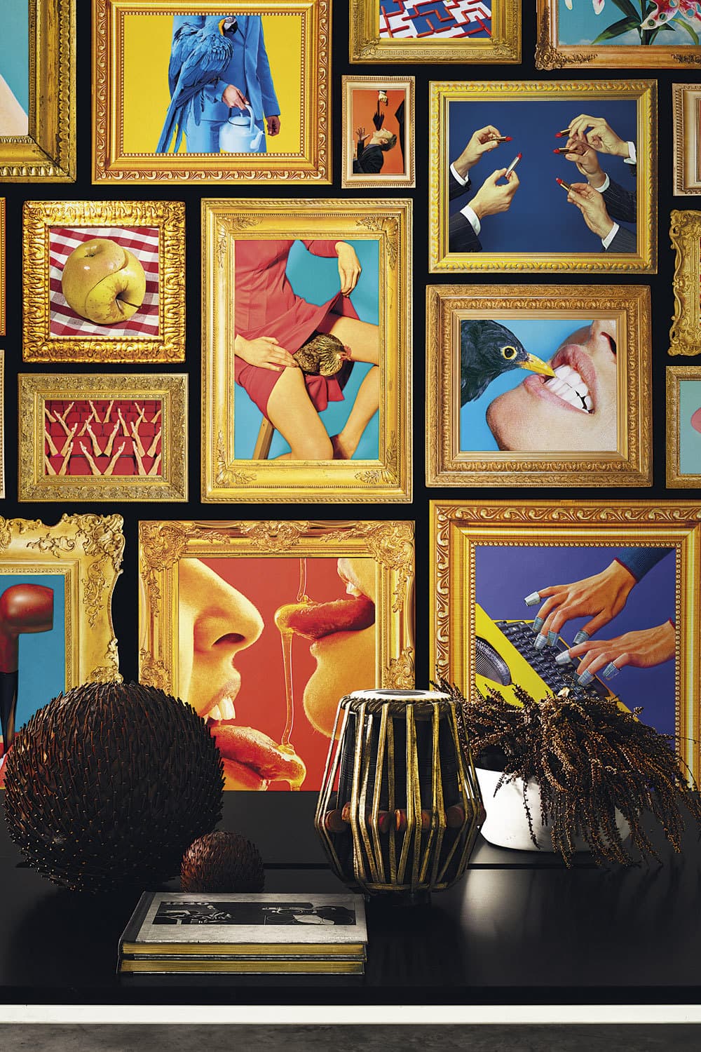 FAMILY PORTRAIT wallpaper, room scene 3